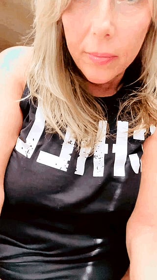 52F Ripe & Ready: Unleashing the Ultimate MILF Fantasy'