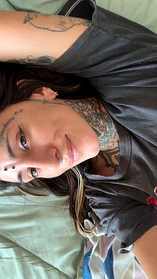 Sultry Goth Girl Kisses Her Tight Wet Pussy Goodnight | SamaraxMorgan'