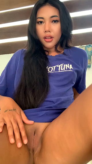 Alexis__raw's Perfect Brown Pussy Begging for a Hot Creampie'