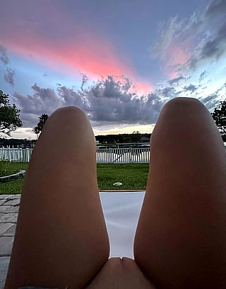 Ma chatte admire un couché de soleil - A Wet & Wild Sunset Seduction'