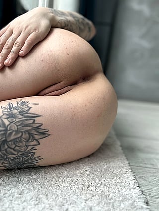 Smooth & Bare: My First Pussy Wax Reveal - How's She Looking?'