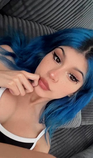 Do I Look Fuckable Enough? Blue-Haired Babe Shows Off Her Pussy'