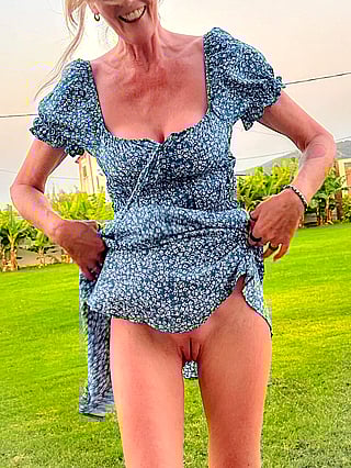Naughty Yoga Mom Reveals Her 32DD Secrets & Perfectly Shaved Pussy'