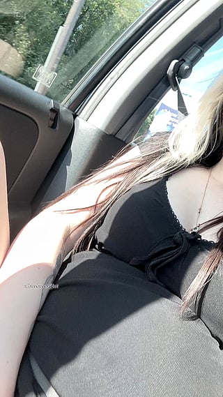 DeeDeesaSlut's Wild Ride: No Pulling Out in This Hot Car Encounter'