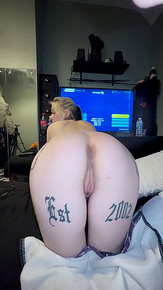 DeeDeesaSlut's First Ever Creampie Adventure - A Squirting Sensation'