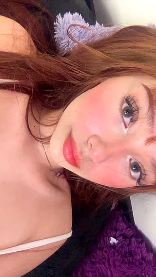 Sneak Peek Into Laurcnbaby's Pretty Pussy - A Seductive Journey'