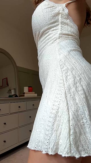 MaddiexMyles Flaunts Her Bare Goddess Pussy in Seductive No Panties Tease'