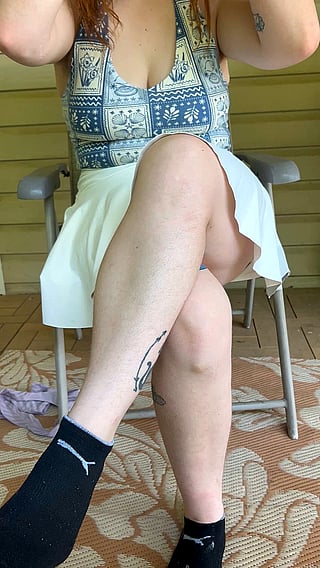 Just a Quick Peek: Teasing Amateur Delights with MelodyandJazz'