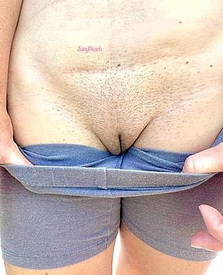 Juicy Peach's Pussy Up Close - Would You Rate It 10/10?'