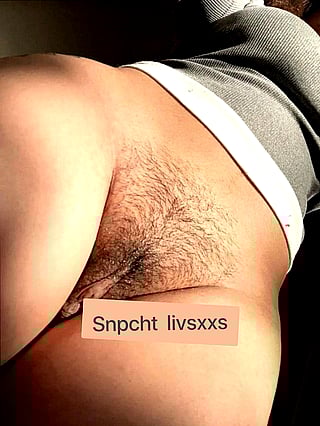 Saucy Pussy Flash Alert - NotFrontin's Juicy Lips on Display Again!'