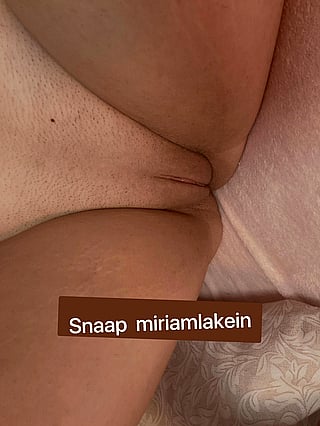 Tongue-Teasing Pussy Closeup - How Long Can You Lick? | runkman'
