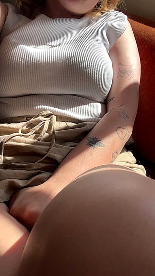 Dripping Wet & Begging for Attention - GrazelBeam's Tight Shaved Pussy Close-Up'