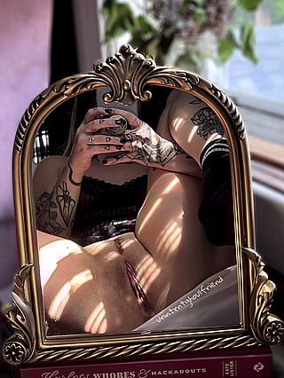 Early Morning Pussy Feast: Spreading Legs & Begging for Tongue Action'