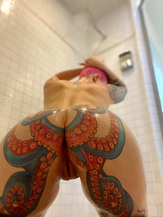 Steamy Shower Selfie: Octobootyx Teases from Behind | Pussy Nudes'