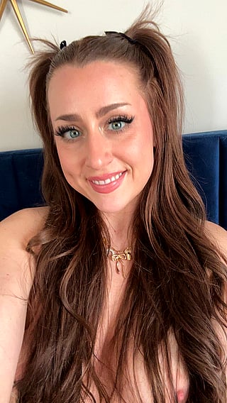 Silky Smooth Year-Round: Deliciously Wet & Shaved Innie Pussy Play'