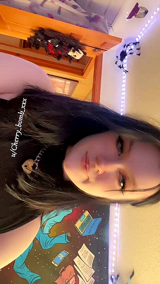 Cherry_bomb_xxx Teases Her Goth Pussy - Hot OnlyFans Teen Sneak Peek'