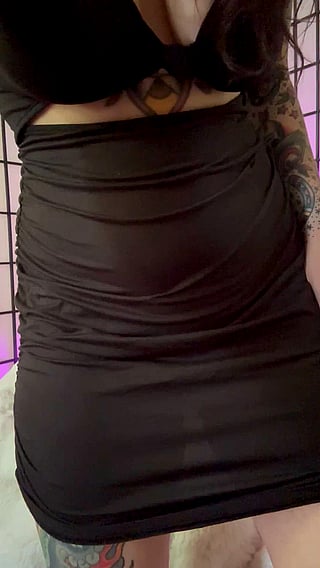 Irresistibly Smooth: A Tantalizing Tattooed Beauty Shows Off Her Waxed Pussy'