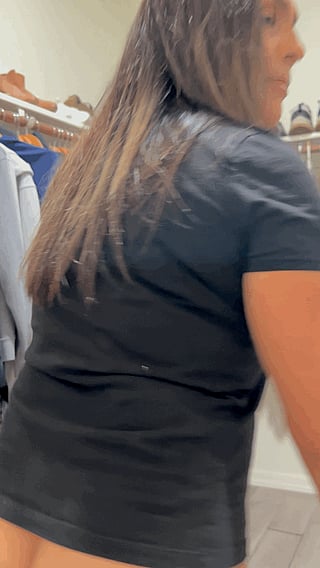 Feisty MILF Shows Off Her Perfect Pussy (F47)'