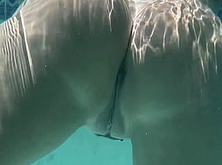 Dive Into Desire: Underwater Pussy Rating That'll Make You Wet'