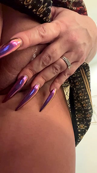 Juicy & Creamy: Dive Into This Good Ass Pussy'