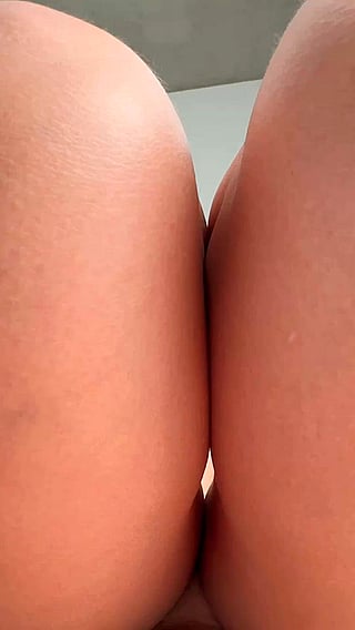 Morning Delight: Perfect Pussy Spread Begging for Your Tongue | NudeFitUnicorn'