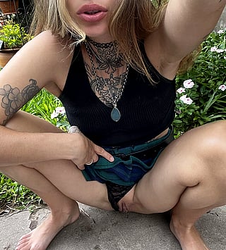 Jessica's Goth Pussy Perfectly Positioned for Pleasure'