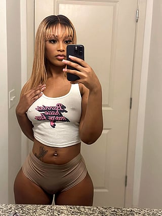 Phat Mama's Curves Drive You Wild - Exclusive Gallery'