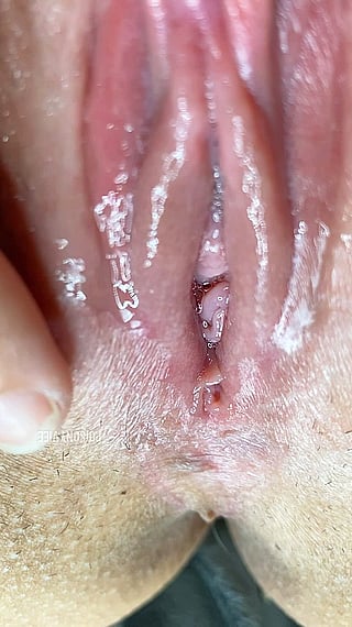 Juicy Pussy Perfection Up Close - Poisonyvie_69's Tasty Treat'
