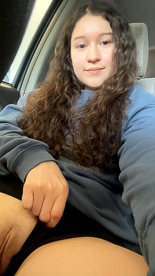 Seductive Amateur Pussy Awaits Your Oral Inspection - OnlyFans Exclusive'